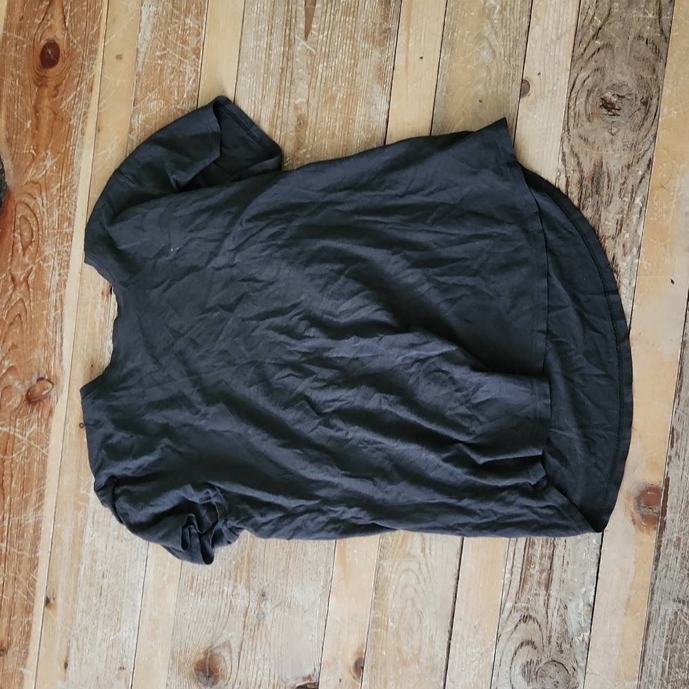 Grey tee